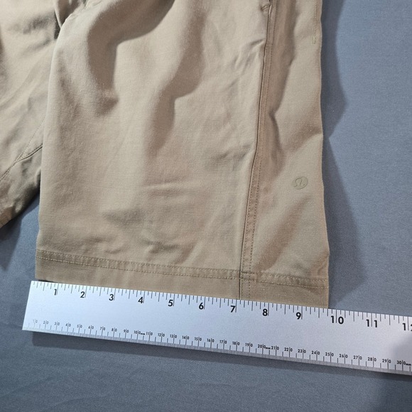 Lululemon Commission Shorts Mens 29 Khaki Tan Technical Chino Golf 9 Inch Inseam - Picture 5 of 8